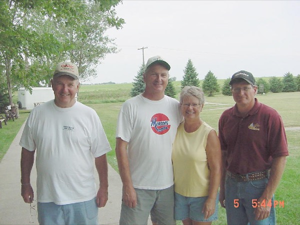 Labor Day 2005, Tom Burns 300,000 Doubles, Bob and Lou Ann Munson 200,000 Singles, and Keith Perkins 50,000 Handicap
